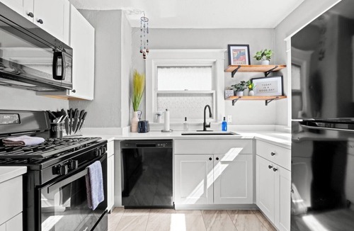 Kansas City House | Hot Tub & Gym in the Heart of KC