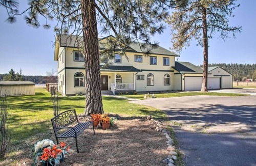 Valley Apartment | Hot Tub Gym Lake & Mountain Views + Fire Pit