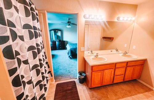 Fountain Villa | Hot Tub, King Beds, Pet Friendly Close to I25