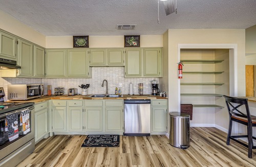 San Antonio House | Hot Tub, Pool & Game Room: San Antonio Family Gem