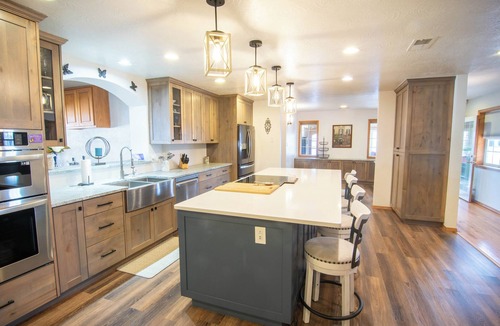 Bosque Farms House | Hot tub, Pool, Grill, Patio, Gym, Game Room, Washer/Dryer, Pet friendly house