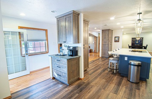 Bosque Farms House | Hot tub, Pool, Grill, Patio, Gym, Game Room, Washer/Dryer, Pet friendly house