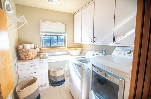 Bosque Farms House | Hot tub, Pool, Grill, Patio, Gym, Game Room, Washer/Dryer, Pet friendly house
