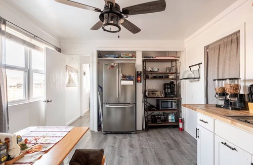 Elyria Swansea House | Hot Tub, Sauna and Cold Plunge, Pet-Friendly Garden Suite w/Private Relaxation