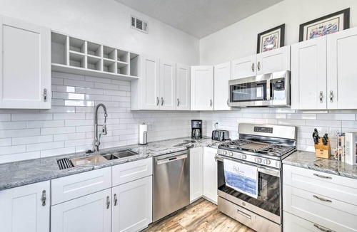 Lakeside City Cottage | Hot Tub & Sauna: Lakefront Wichita Falls Home!