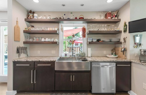 Berkeley House | Hot Tub Soaks & Foodie Strolls! Berkeley Area Base
