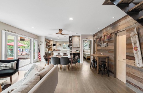 Berkeley House | Hot Tub Soaks & Foodie Strolls! Berkeley Area Base