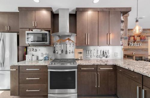 Berkeley House | Hot Tub Soaks & Foodie Strolls! Berkeley Area Base