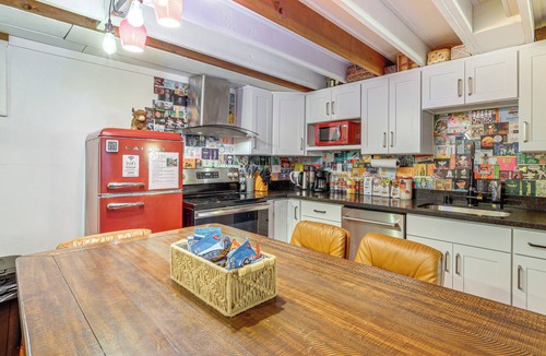 Seattle Metro Area Cottage | Hot Tub, Trails & Tranquil Views! Cozy Seatac Spot