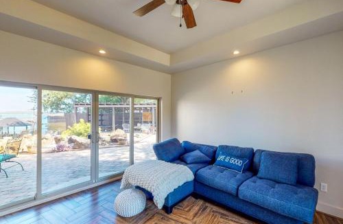 Lake Bridgeport House | Hot Tub & Views: Luxe Lake Bridgeport Retreat