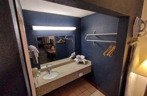 Stillwater Apartment | Hotel 2 Queen Beds Hotel Room 126 Wi-Fi Booking