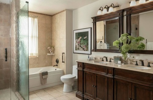 Uptown Hotel | Hotel Granduca | Three-Bedroom Suite | Luxury Suite w/Fully-Equipped Kitchen