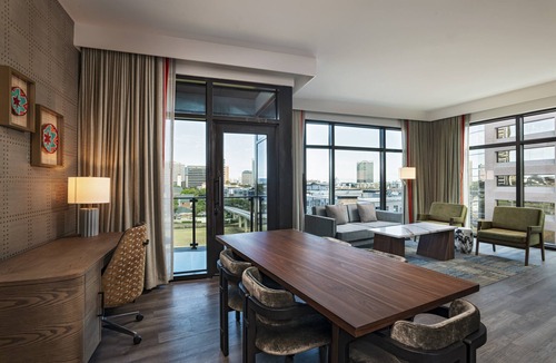 Las Colinas Hotel | Hotel Indigo Irving Las Colinas by IHG