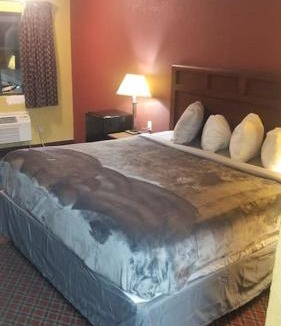 Stillwater Apartment | Hotel King Bed Hotel Room 233