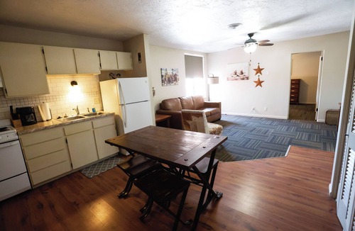 Douglas Hotel | Hotel LaBonte