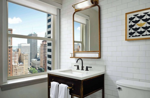 Downtown Kansas City Hotel | Hotel Phillips Kansas City Curio Collection by Hilton