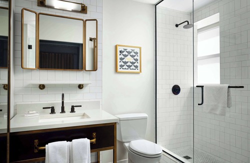 Downtown Kansas City Hotel | Hotel Phillips Kansas City Curio Collection by Hilton