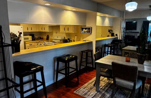 Astrodome House | Hottest Sport Spot/Medical Access