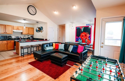 Berkley House | HotTub PS5 Arcade Theater PoolTable Pinball 420