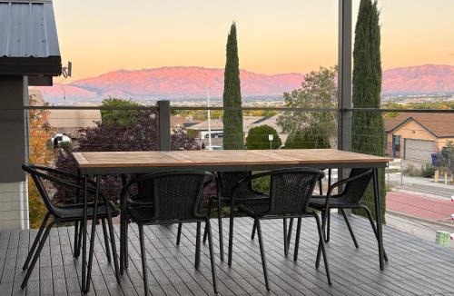 Northwest Heights House | House in the Palisades Hills with City and Mountain views