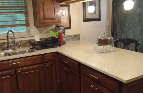 Gladewater House | House is 1 blk from Rodeo and 1.5m from lake Gladewater, Pet friendly