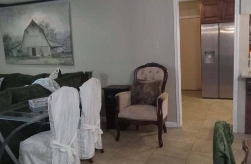 Gladewater House | House is 1 blk from Rodeo and 1.5m from lake Gladewater, Pet friendly