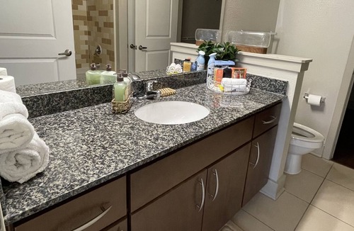 Dallas Design District Apartment | ⭐️ House of J&K: 2 bedroom APT. with pool-view