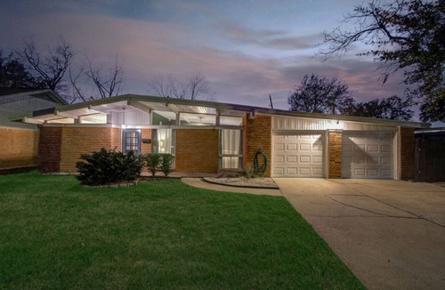Spring Branch West House | Houston 5BR with Game Room, BBQ and Fire Pit