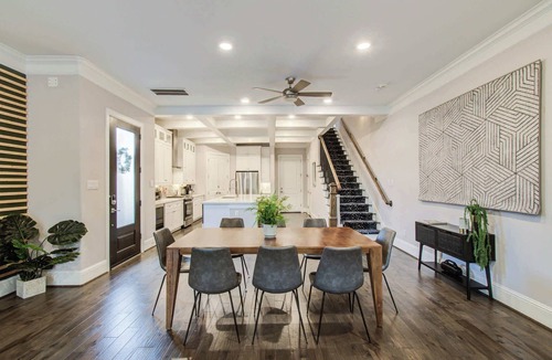 Washington Ave./ Memorial Park House | Houston Central Location - Stylish with Jacuzzi