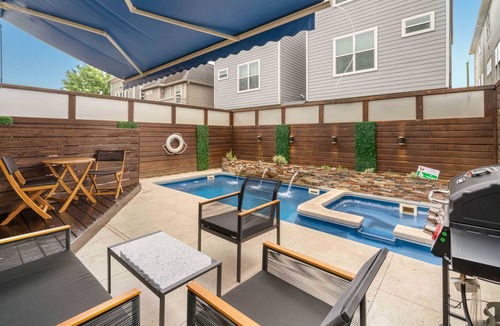 Greater Heights House | Houston Centrally Located w/ Backyard Pool Retreat