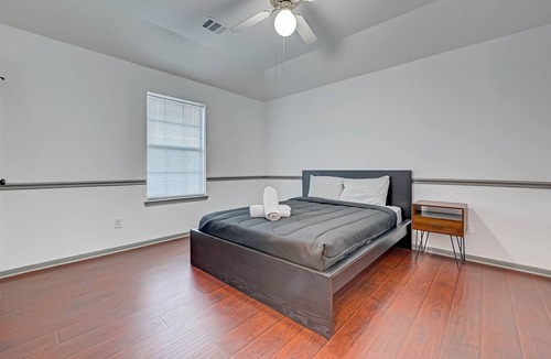 FM 1960 House | Houston-Cypress Spacious Home