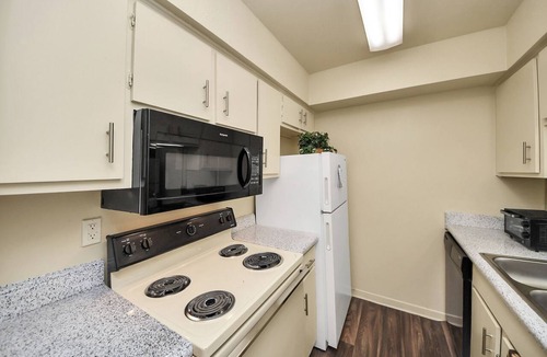 Houston Apartment | Houston Galleria Cozy Simple Suite