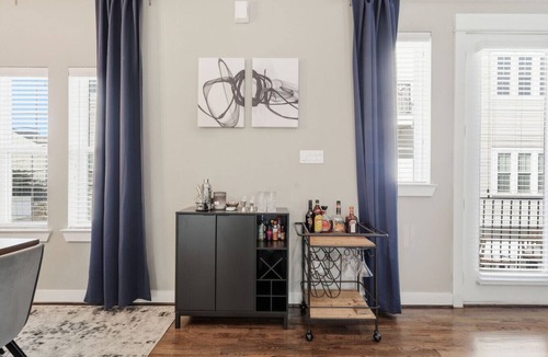 Shady Acres House | Houston Heights Place | Sleeps up to 12