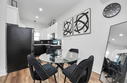 Houston House | Houston Premier 3BR Near Airport & Downtown