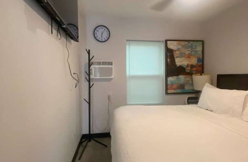 Hillsboro Hotel | Howard Johnson by Wyndham Hillsboro TX