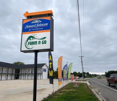 Hillsboro Hotel | Howard Johnson by Wyndham Hillsboro TX