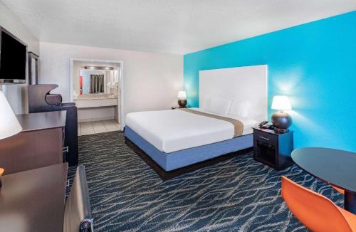 Southeast Houston Hotel | Howard Johnson by Wyndham Houston Hobby Airport