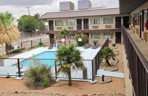 Odessa Hotel | Howard Johnson by Wyndham Odessa TX