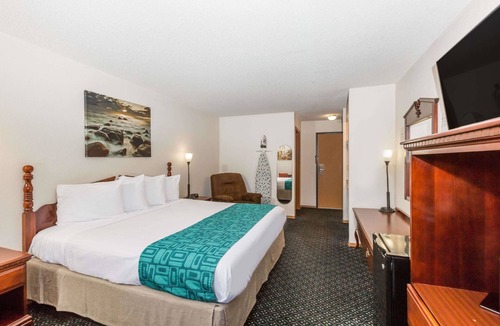 Wichita Hotel | Howard Johnson by Wyndham Wichita Airport
