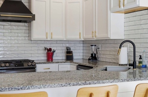 Lincoln House | Huge 5BR Modern Home w/Fenced Yard. Sleeps Large Groups & Families Welcome