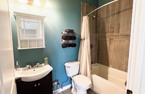 Berwick House | Huge barndominium homestead in Carlisle, just miles from airport/downtown DSM