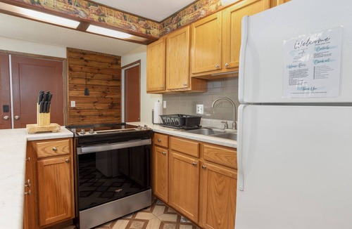 Hudson House | Huge Country Walk Out Basement Apartment