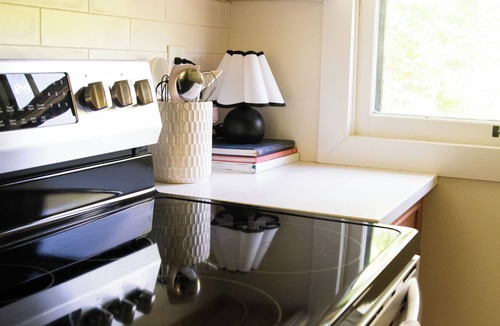 Beaverdale House | Huge home 1 Mile from Drake/Downtown Sleeps up to 15 guests