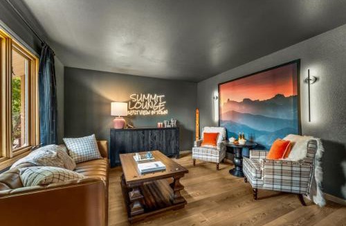 Arvada House | Huge Lodge w Pickleball & More 15 mins to Golden