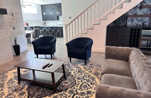 Central Oklahoma City House | HUGE Modern House Near Bricktown