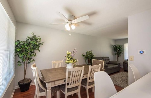 Berwick House | Huge & Spacious 4BR Home in the heart of DSM
