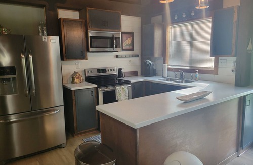 Holmesville Cabin | Hunters Paradise, cozy 2-bedroom cabin in quaint Crab Orchard.