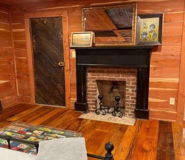 Clinton House | Hunters Retreat