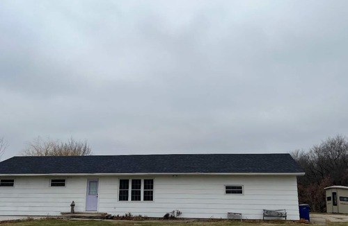 Mercer County House | Hunting Stay close to Iowa public Hunting