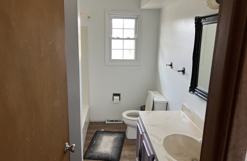 Mercer County House | Hunting Stay close to Iowa public Hunting